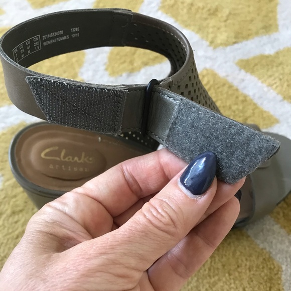 🌻CLARKS Olive Velcro Heels - Picture 4 of 4